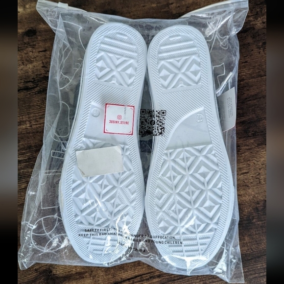 Shoes - Picture 10 of 10